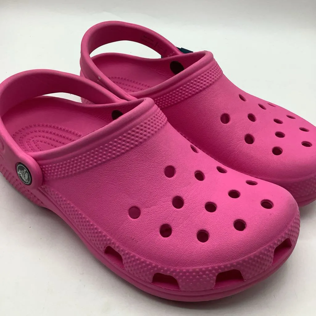 Stylish grip Size 4Y: Crocs Pink Adjustable Strap Shoes