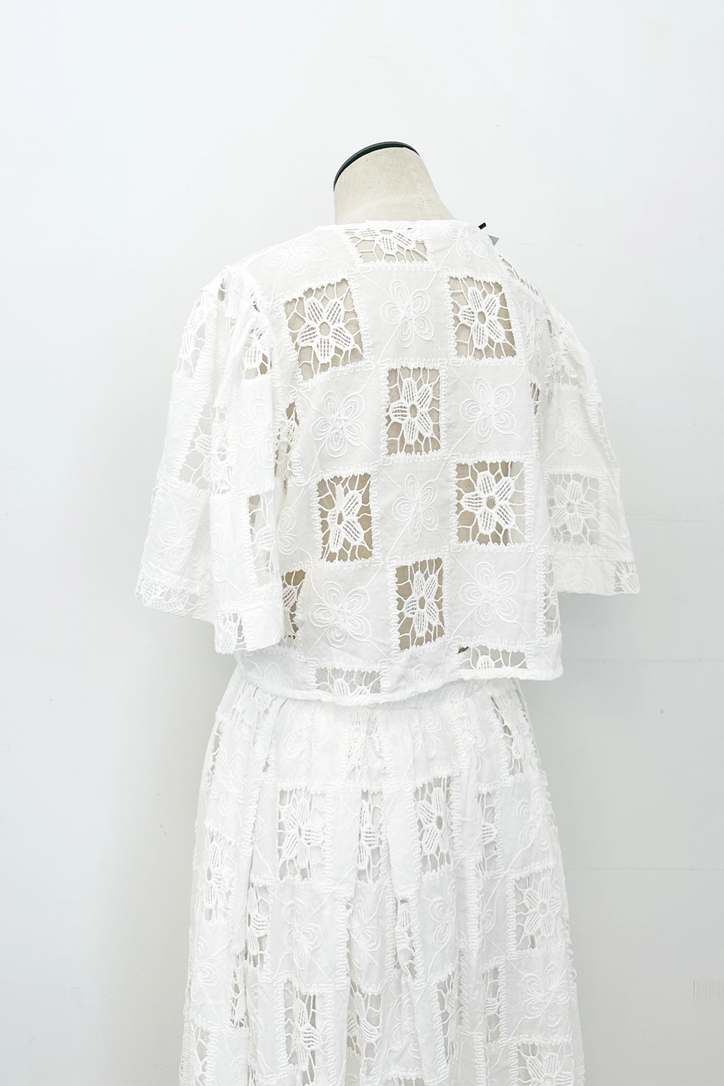 Andolina Crochet Lace Crop Top Durable Color Retention