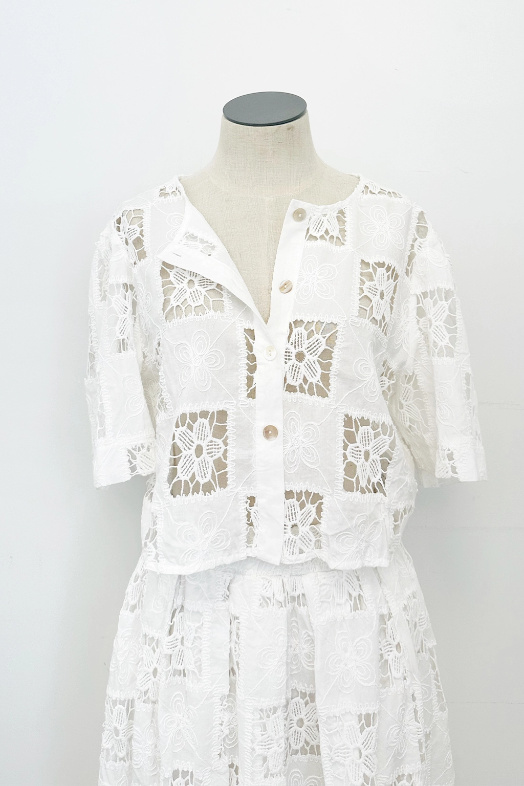 Andolina Crochet Lace Crop Top Bonded Seam Construction