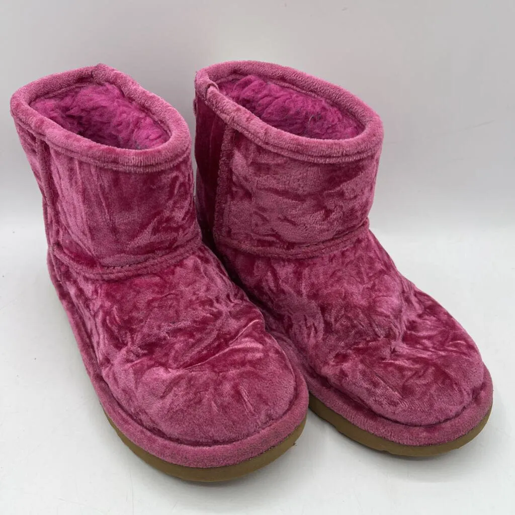 Ventilation holes Size 13: Ugg Pink Boots