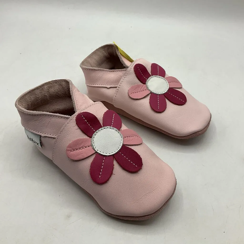 Size XL (21-27m): Bobux Soft Sole Pink White Flower Leather Baby Shoes NEW Ergonomic foot shape