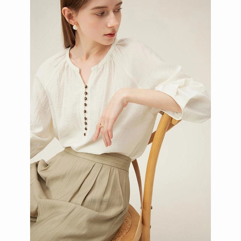 Elegant Beige Linen Blend Blouse with Three-Quarter Raglan Sleeves for Summer Ergonomic Back Panel Anti Static Fabric