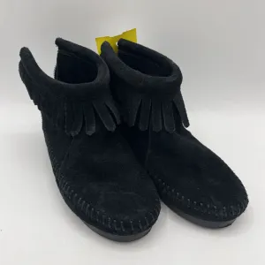 Size 7: Minnetonka Black Suede Fringe Boots Asymmetric Lacing System