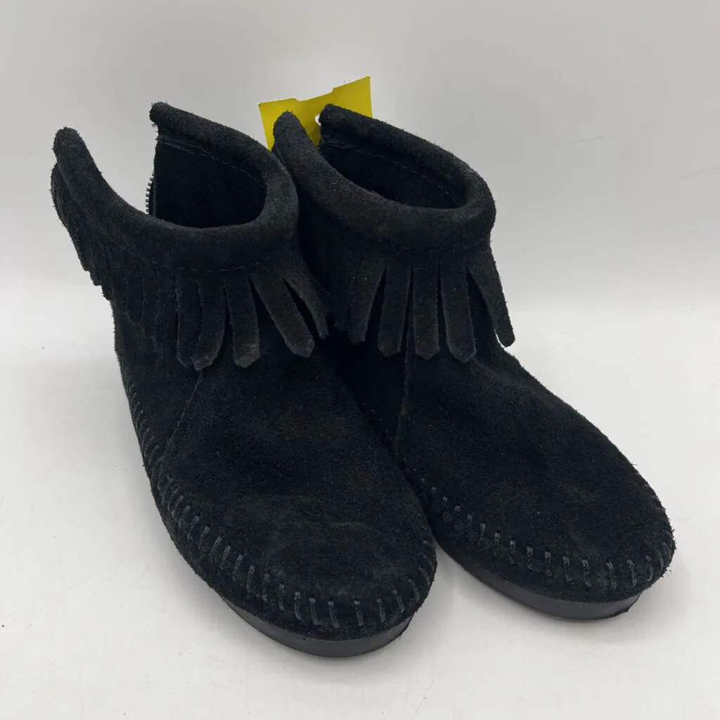 Size 7: Minnetonka Black Suede Fringe Boots Asymmetric Lacing System