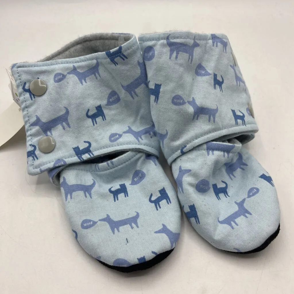 Size 18-24m: Beaneroobaby Blue Cats & Dogs Print Soft Leather Sole Booties-NEW Wide fit Flexible Midsole Construction