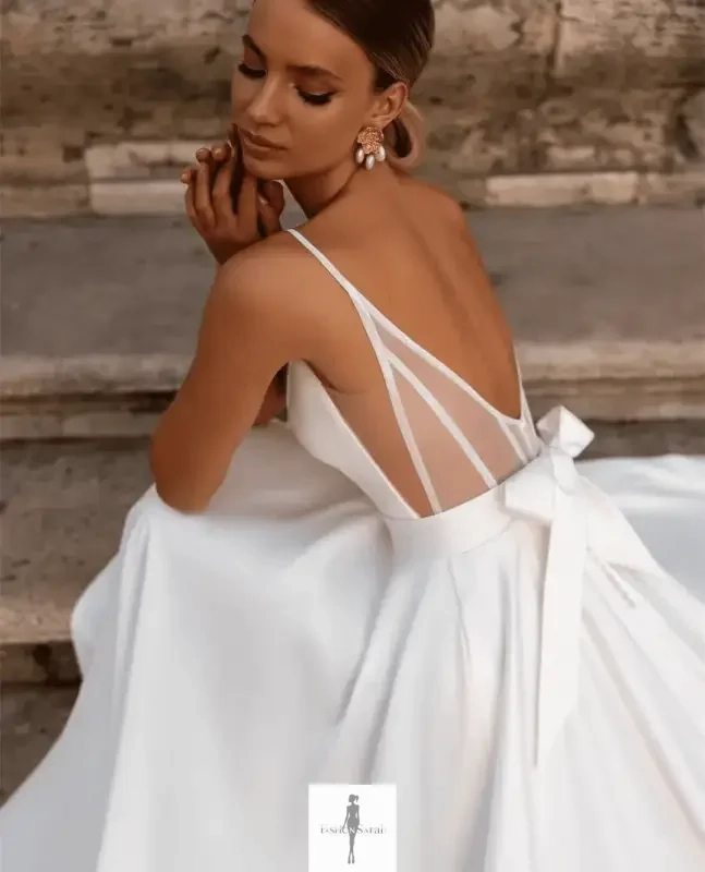 Calm Outfit Elegant Satin V-Neck Wedding Dresses With Pockets