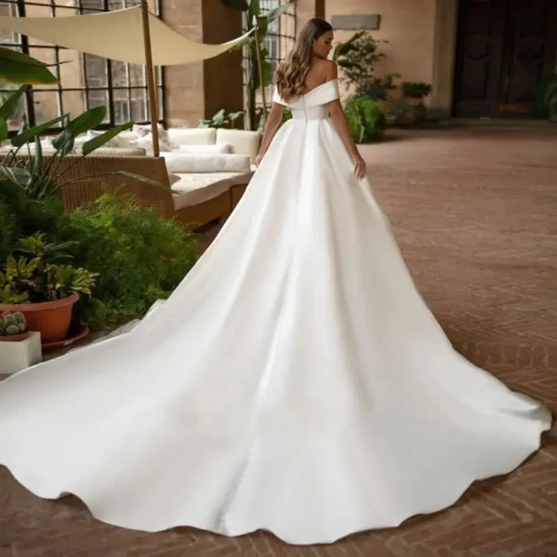 Elegant Satin Dubai Wedding Dress Airy Base
