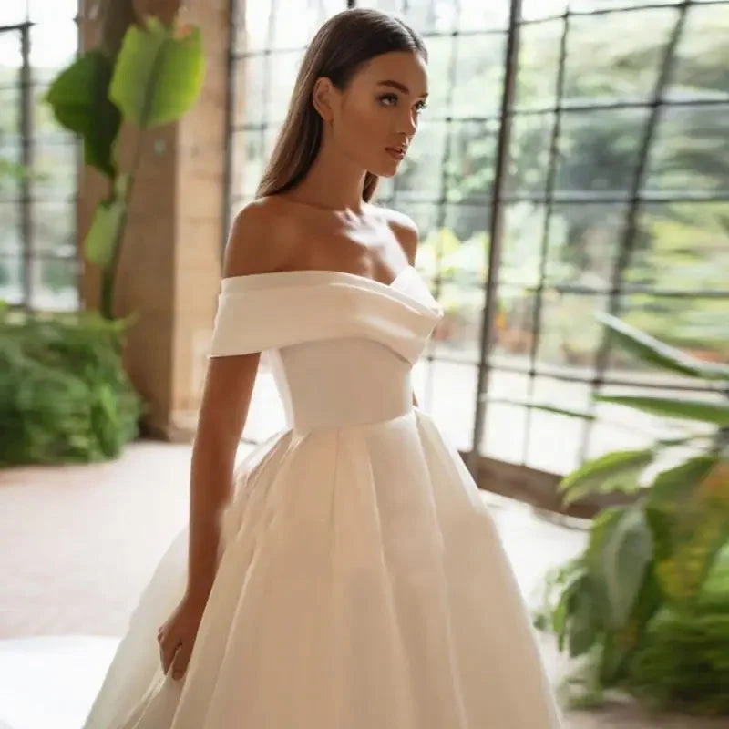 Timeless elegance Elegant Satin Dubai Wedding Dress