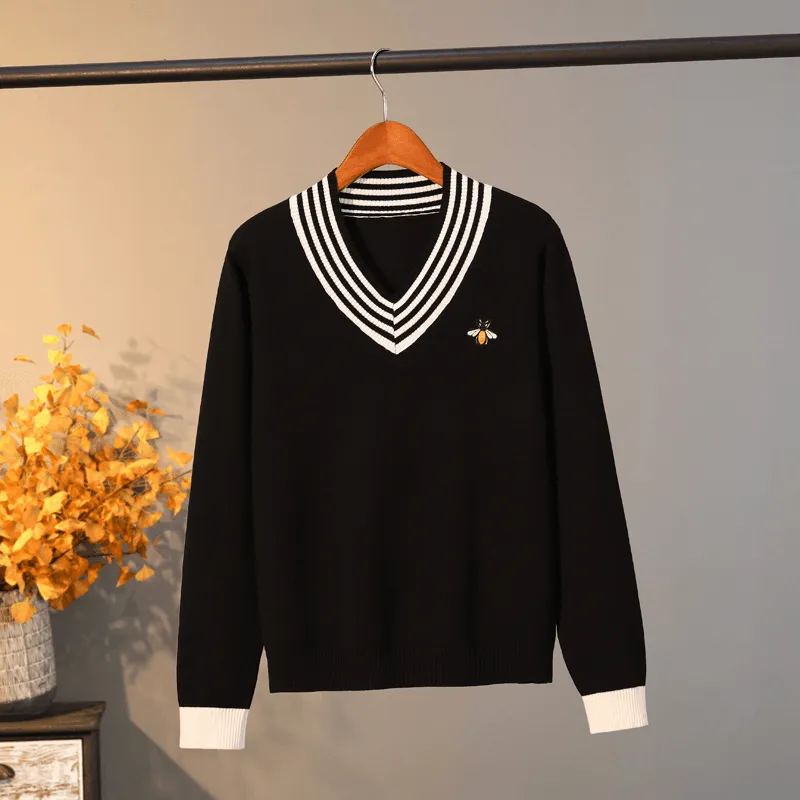 Embroidered Bee Pullover Bottoming Shirt Effortless knitwear Winter-Ready Knit