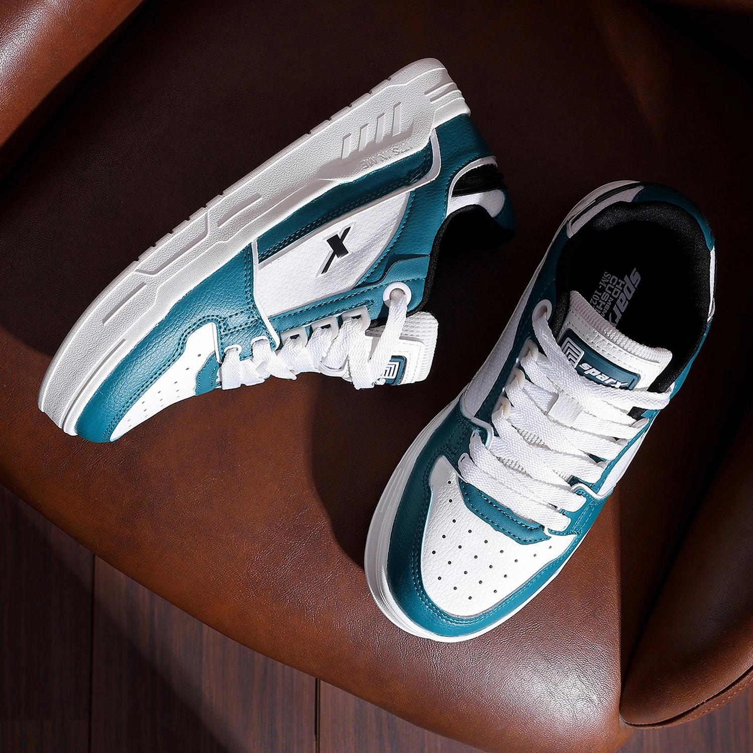 Cushioned Upper Energy Returning Technology Sneakers for Men SM 1023