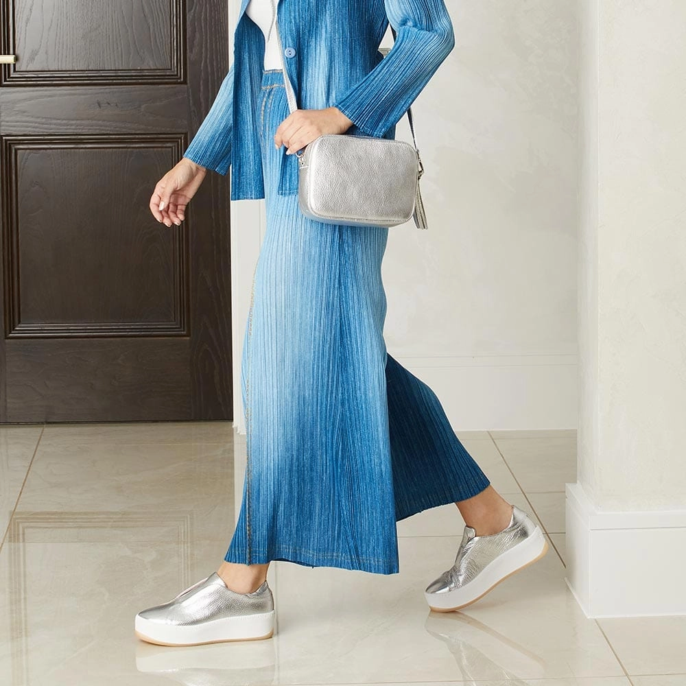 Drama: Silver Leather fluorescent