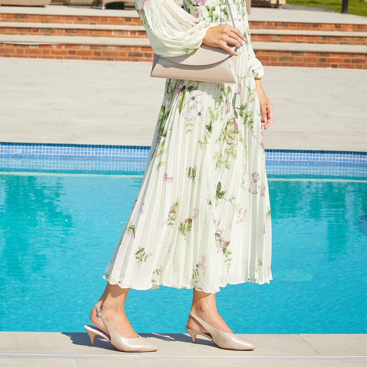 India: Pale Taupe Patent Leather Flexible Midsole Design Streamlined wear