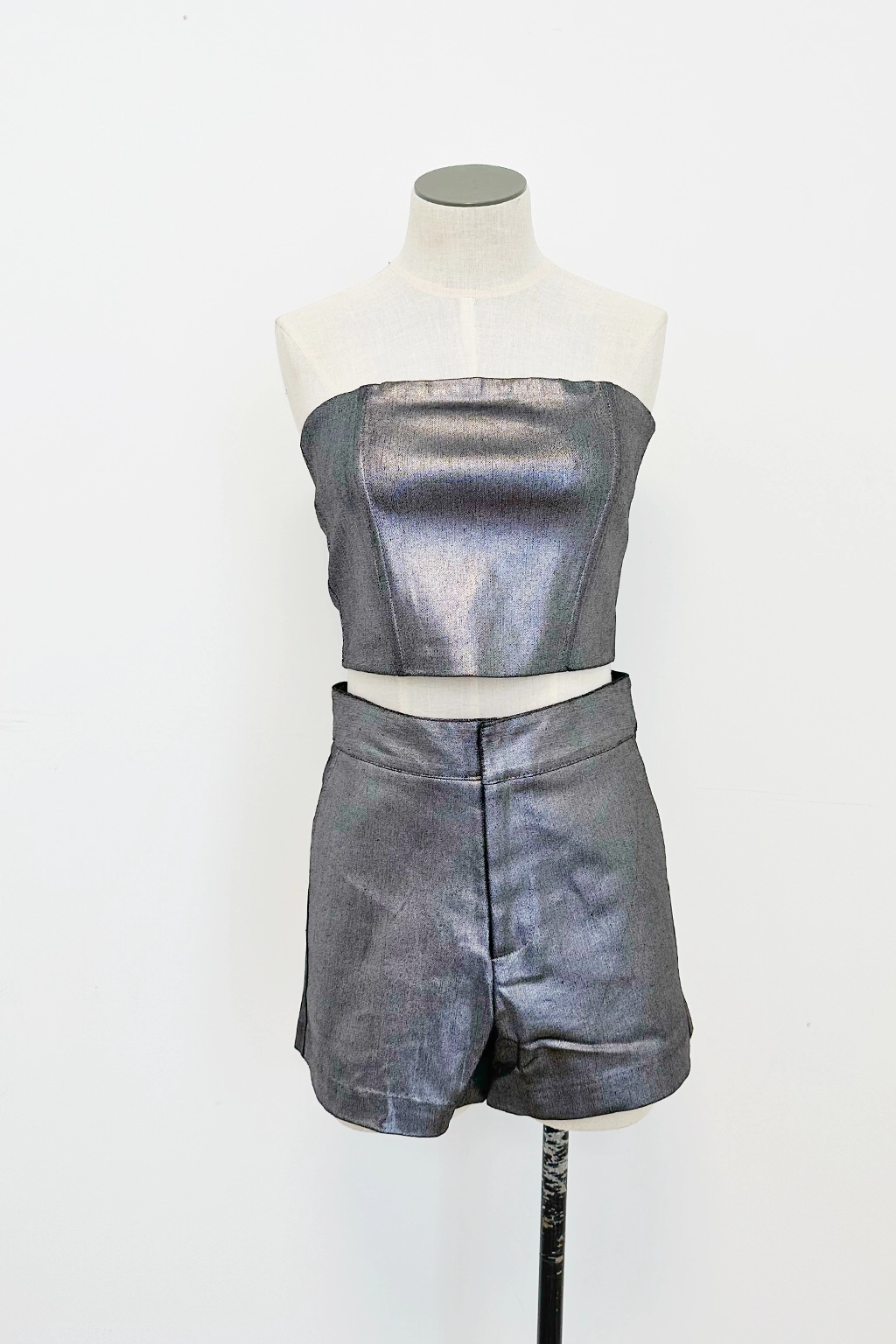 Metallic HR Short hypoallergenic