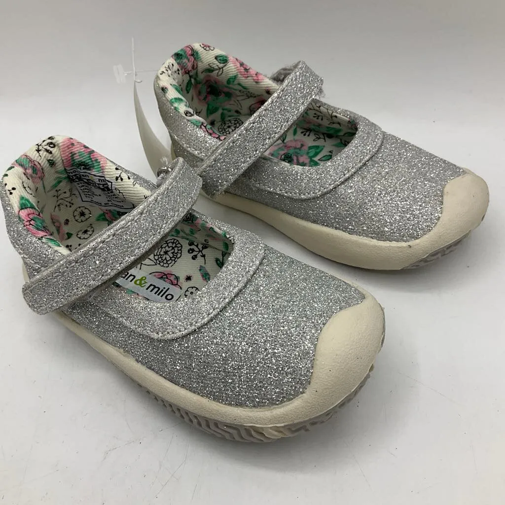 Low Support Adaptive cushion Size 4.5: Morgan & Milo SPARKLY SILVER Mary Jane Velcro Shoes -NEW
