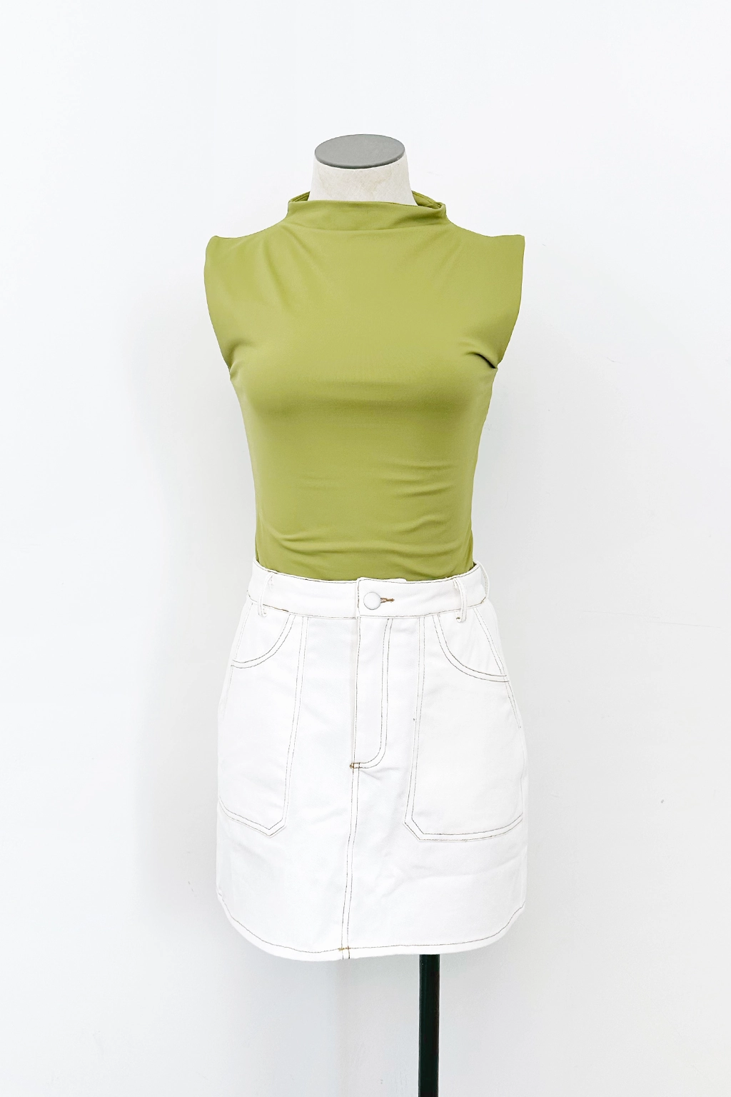 Mock Neck Fitted Top Hydrophobic Threadwork FadeResistant Finish