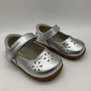 Size 4: See Kai Run Ginger II, SILVER Mary Jane Shoes NEW Comfortable Stride Smooth Leather