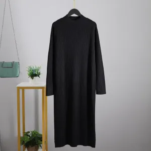 Oversized Turtleneck Women's Dress in Midi Length Vintage Style