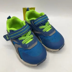 workout shoes Cushioned Step Size 5.5: Nike Blue/Green Velcro Strap Sneakers