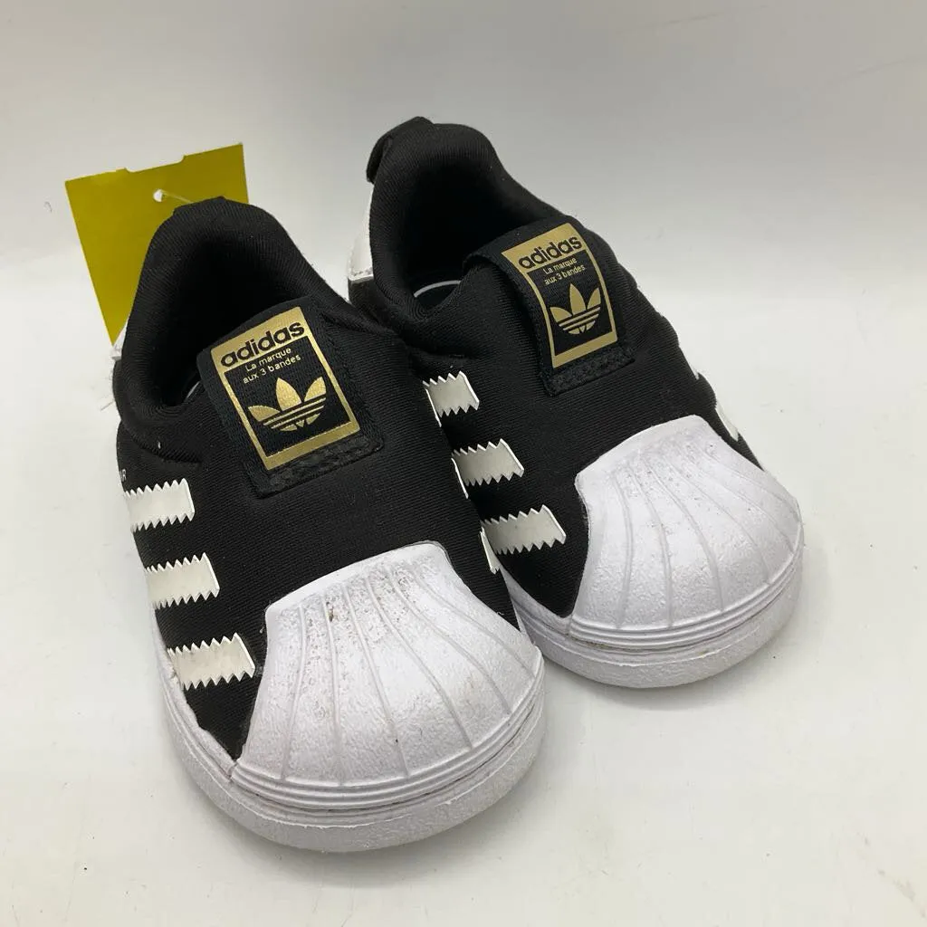 Daily Performance Size 4: Adidas Black/White Slip On Shoes