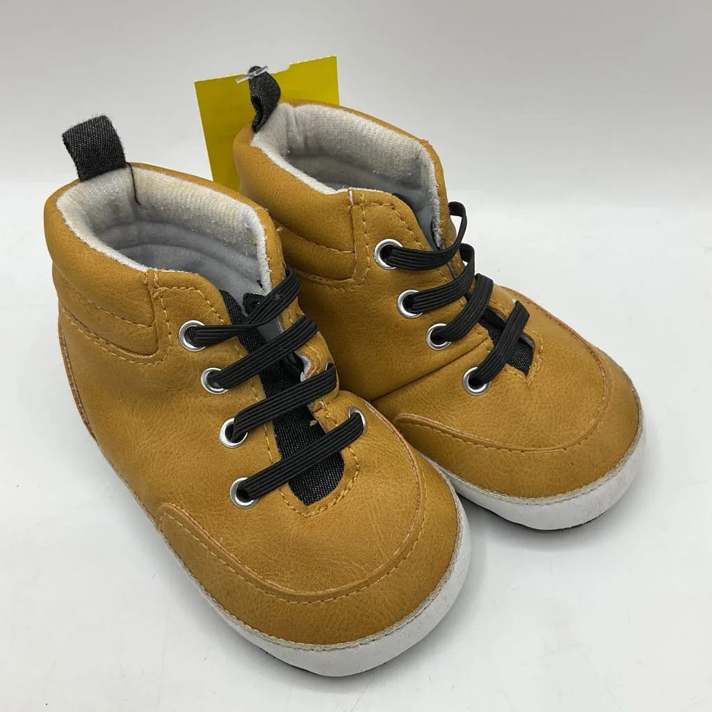 Size 9-12m: Mossy Oak Tan Soft Soled Snip-On Shoes front - zip Reactive Rebound