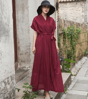 Gemstone-Detail Simple silhouette V-neck drawstring dress