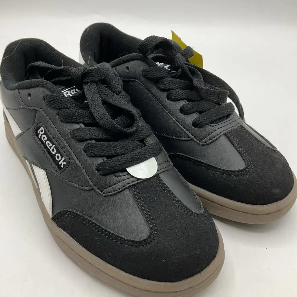 Size 1Y: Reebok Black/White Lace-Up Sneakers Air Cushioned Heel