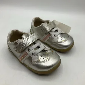 Size 3: Bobux Silver Gold Velcro First Walker Shoes NEW Structured ease Flexible Midsole
