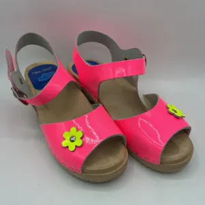 Size 3.5Y (35): Torpatoffeln HOT PINK PATENT Strappy Clogs- NEW Arch Support System Lightweight Walk