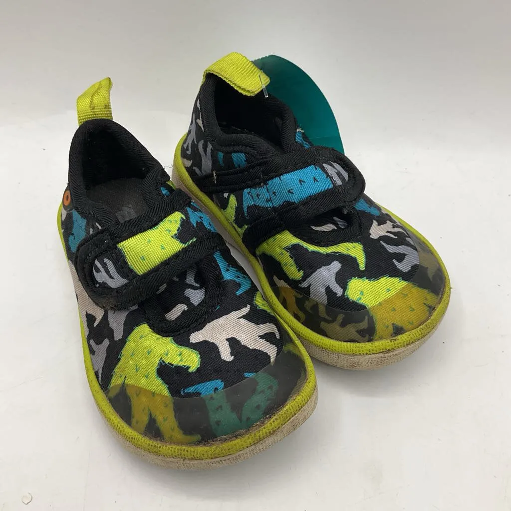 Flexible Fabric Size 4: Bogs Black/Green Big Foot Velcro Strap Shoes
