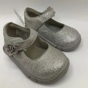 Exclusive Look Size 4: Perfection SILVER Mary Jane Velcro Shoes