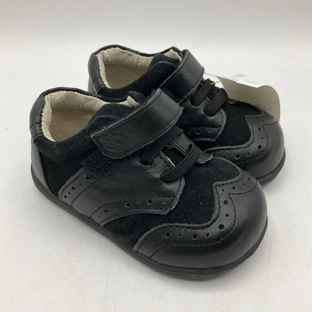 Size 4: See Kai Run Bennett, BLACK Velcro Shoes NEW Form Support