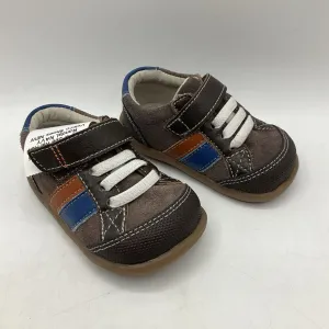 Size 4: See Kai Run Randal, NAVY Velcro Shoes NEW Natural Step Aerobic Grip