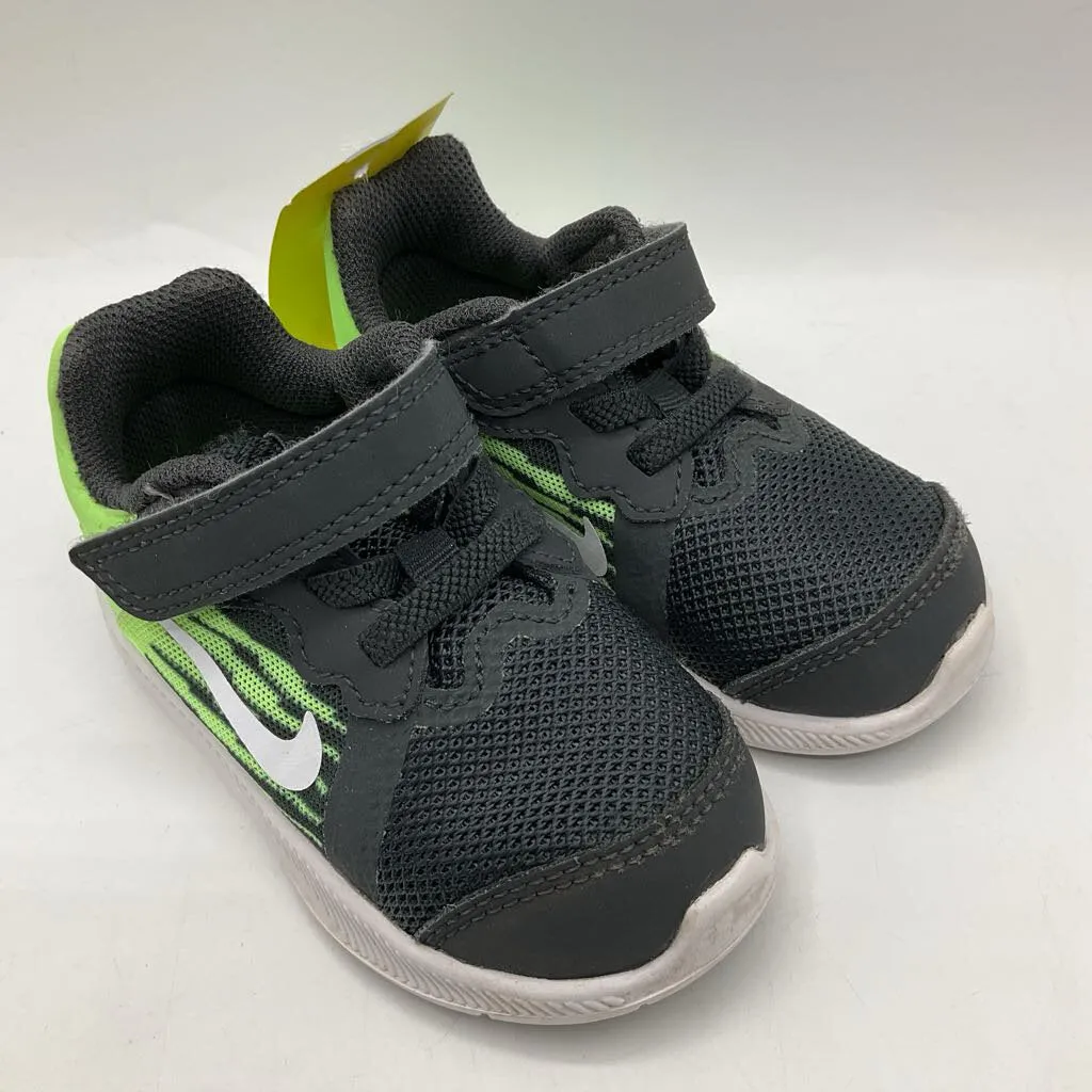 Size 5: Nike Grey/Green Vecro Strap Sneakers Ultra Breathable