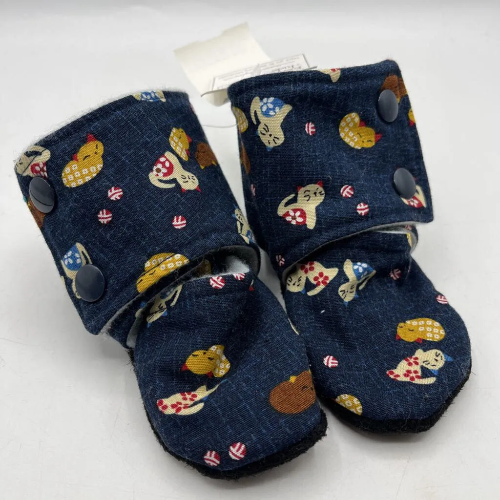Size 9-12m: Beaneroobaby Dark Blue Cats Print Soft Leather Sole Booties-NEW city dwellers