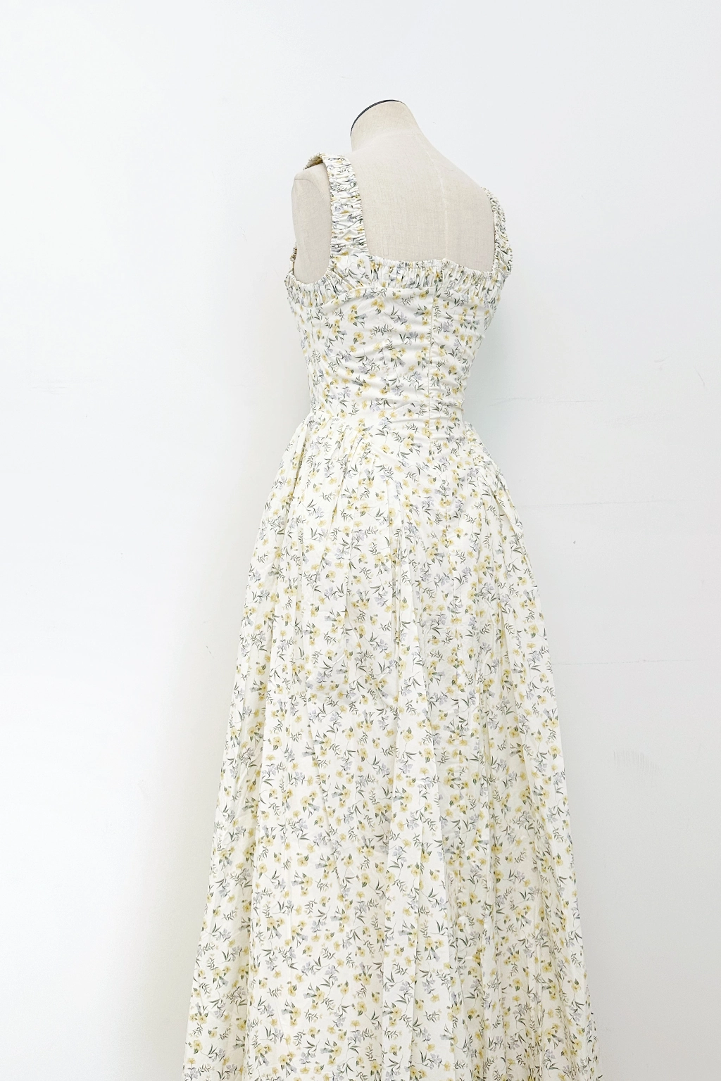 Gathered Floral Midi Dress Elegant Silhouette