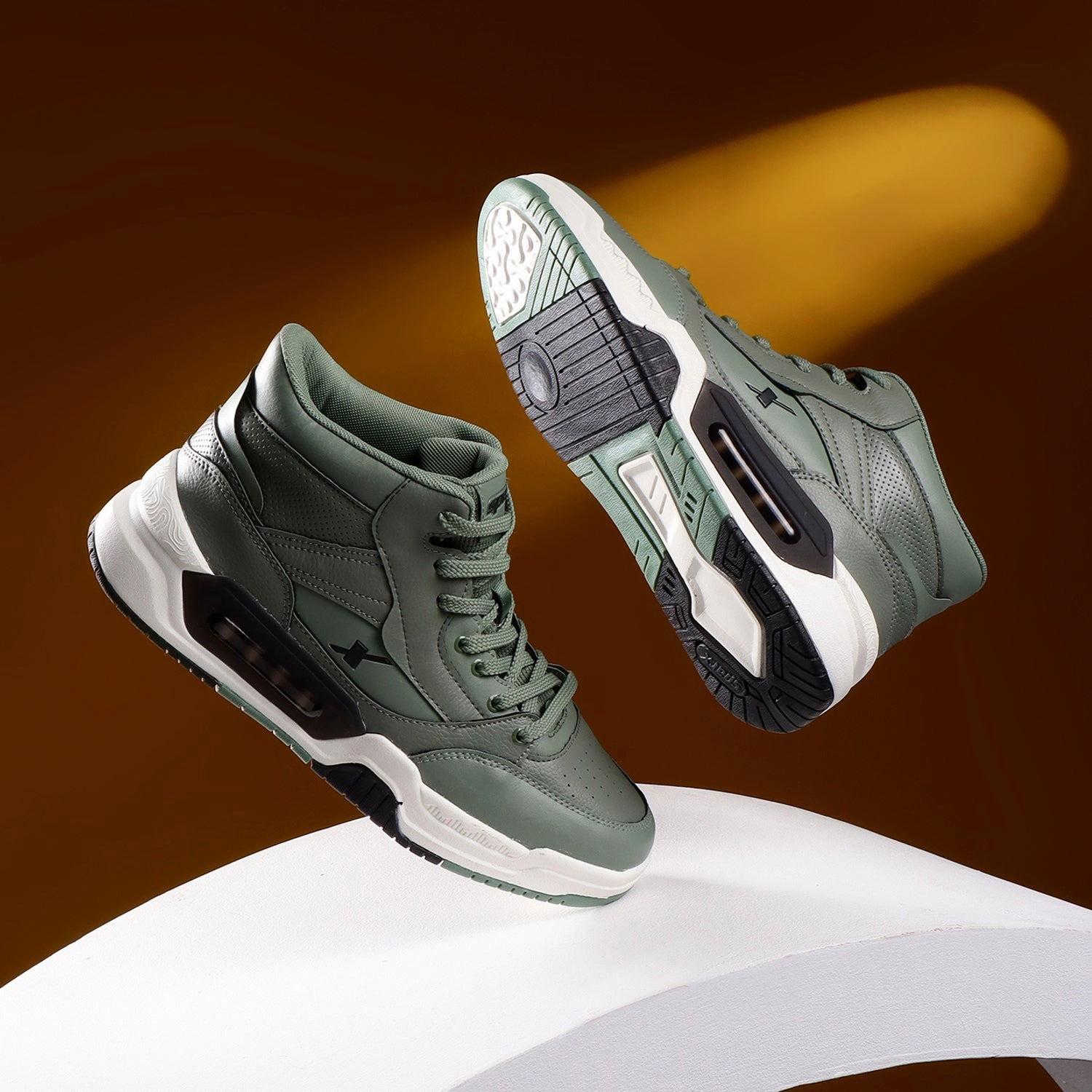 Secure Sole Ventilation Ports Sneakers for Men SM 1025