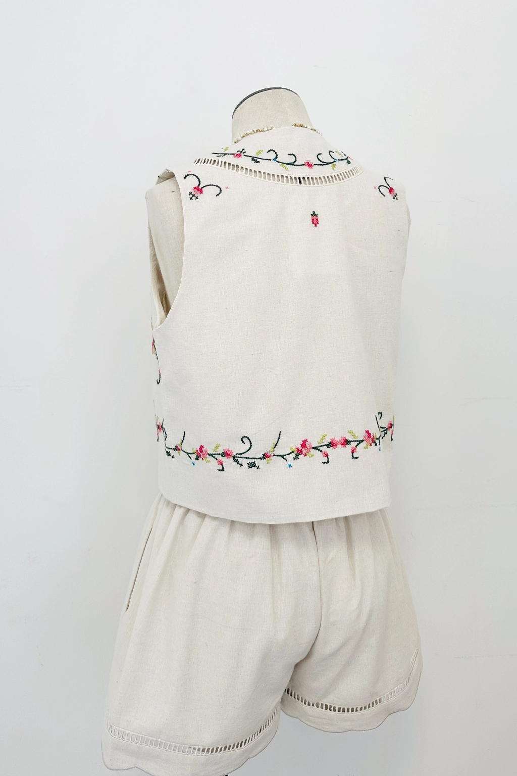 Greta Vest Flexible Knit Fabric Odor Control Technology