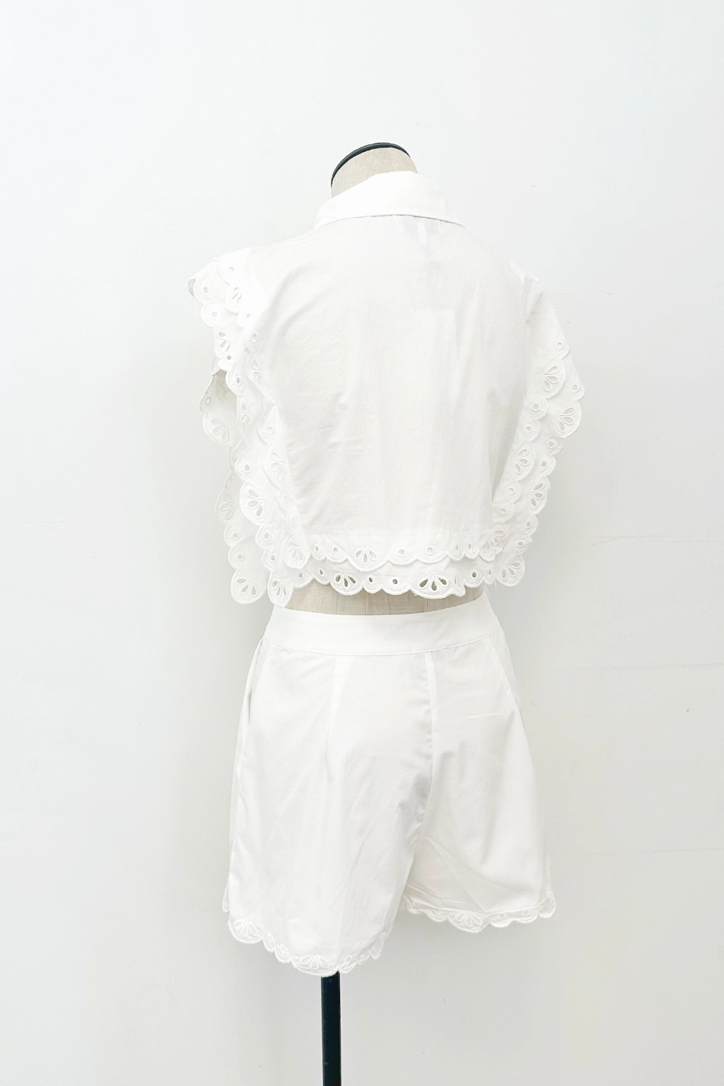 Flexible Waist No Rubbing Eyelet Edge Trouser Shorts