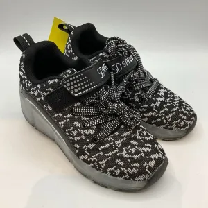 Size 1Y: Black/White Velcro Light-Up Roller Sneakers vibration damping