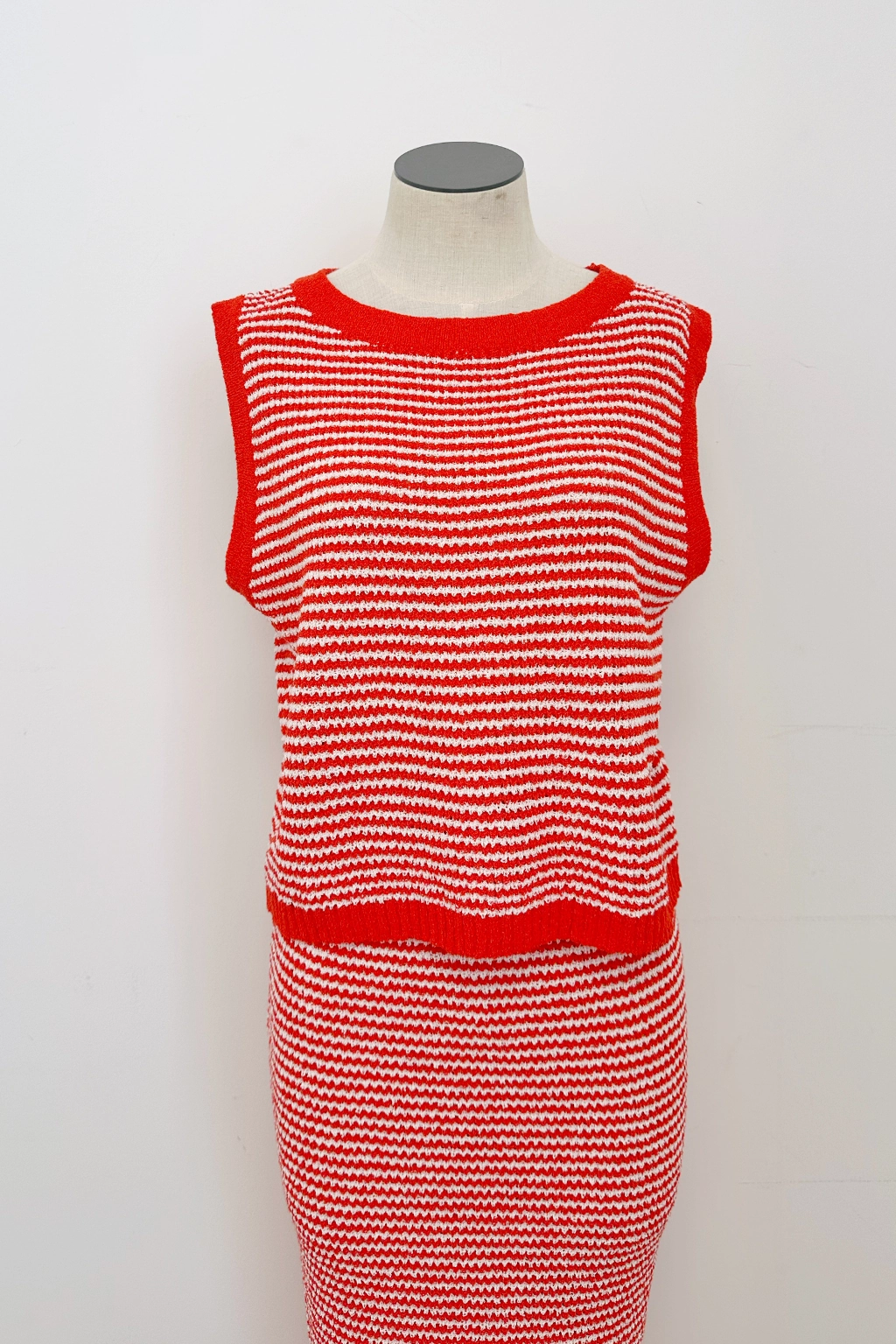 Tomato Stripe Knit Sleeveless Top NonPill Surface Treatment Oversized Silhouette