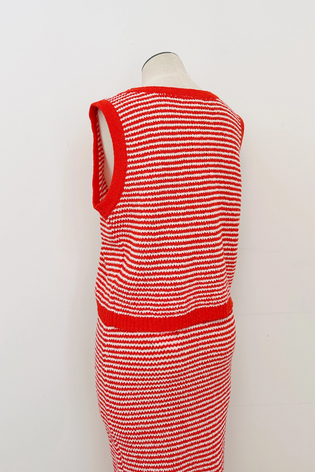 Tomato Stripe Knit Sleeveless Top Natural Fiber Blend SeamFreeShoulder