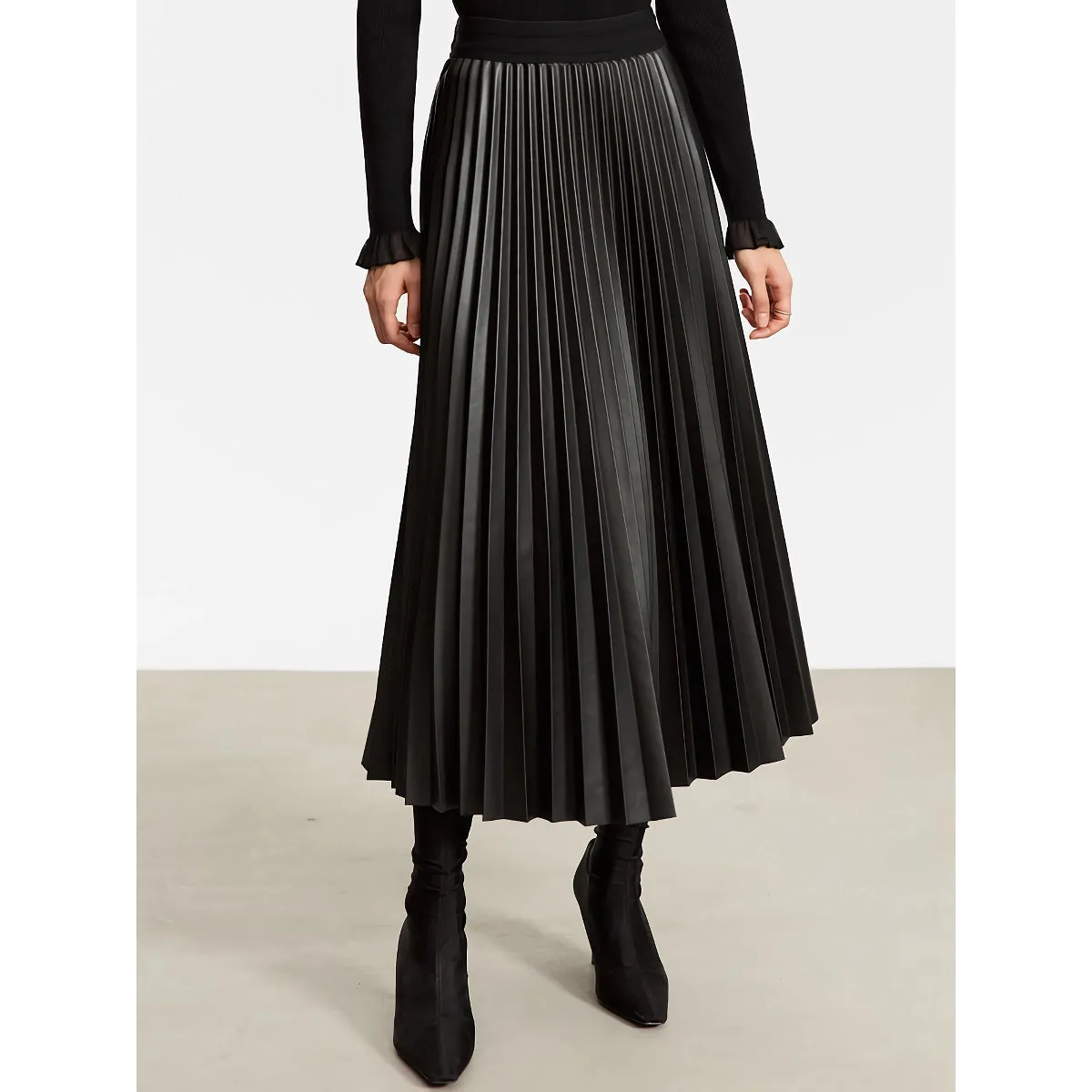 Comfy and Cozy Minimalist A-Line Pleated Leather Skirt for Women