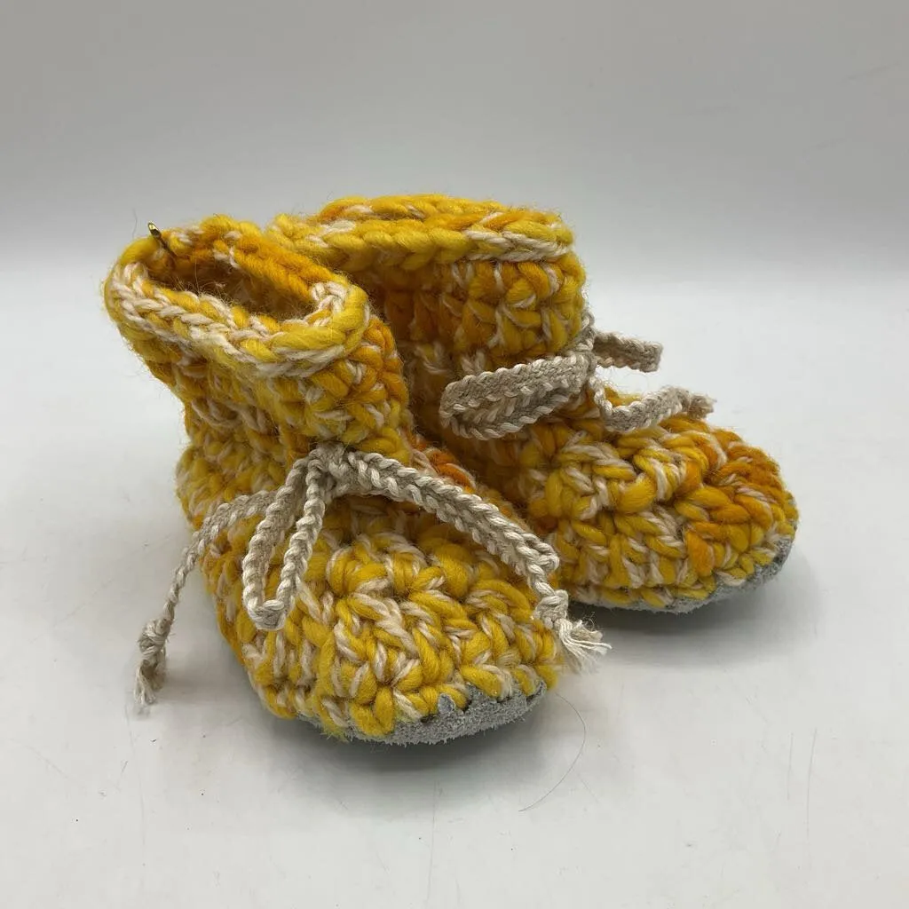 Size 0-3m: Yellow Knitted Fuzzy Slippers Adjustable Closure System