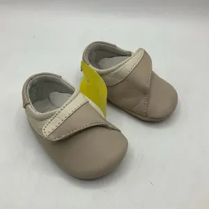 Size Newborn (1-4m): Bobux Soft Sole Cream Leather Velcro Baby Shoes NEW Seamless grip Sporty Look